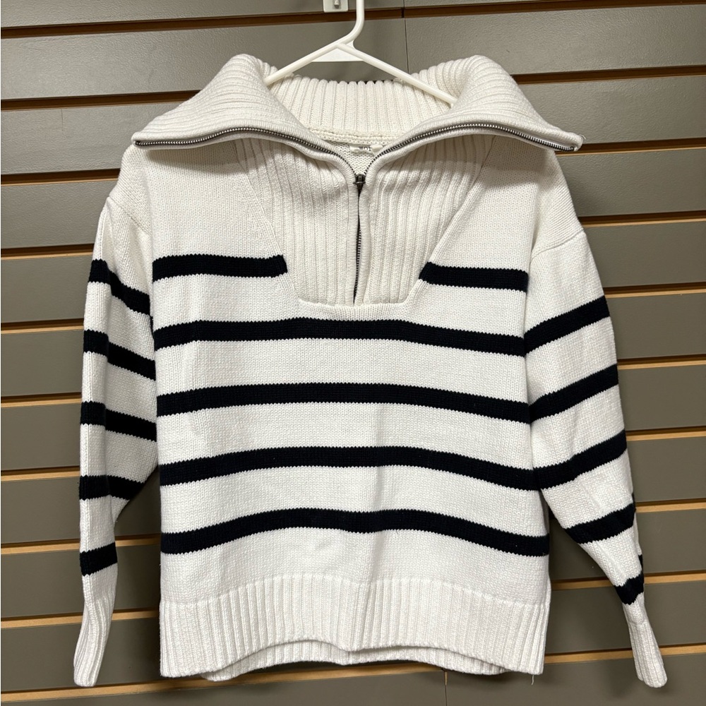 Workshop Republic Clothing White and Navy Striped Turtleneck Sweater, size S